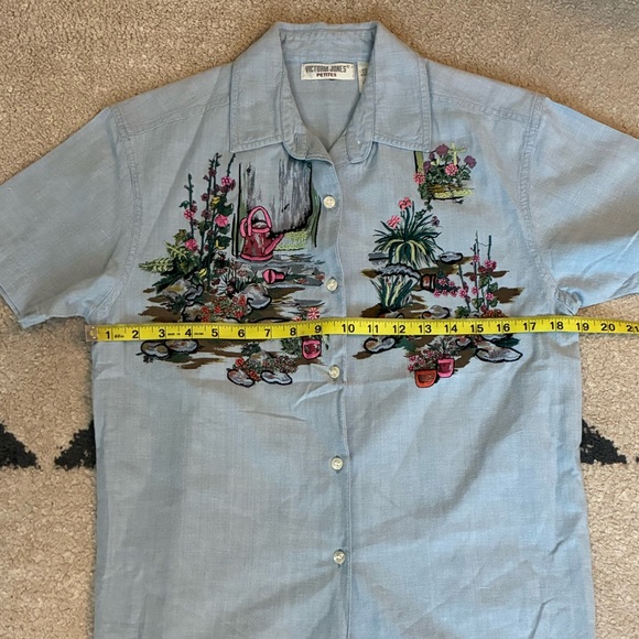 Vintage Victoria Jones Petites Embroidered Garden Short Sleeve Button Down Shirt - Picture 8 of 11